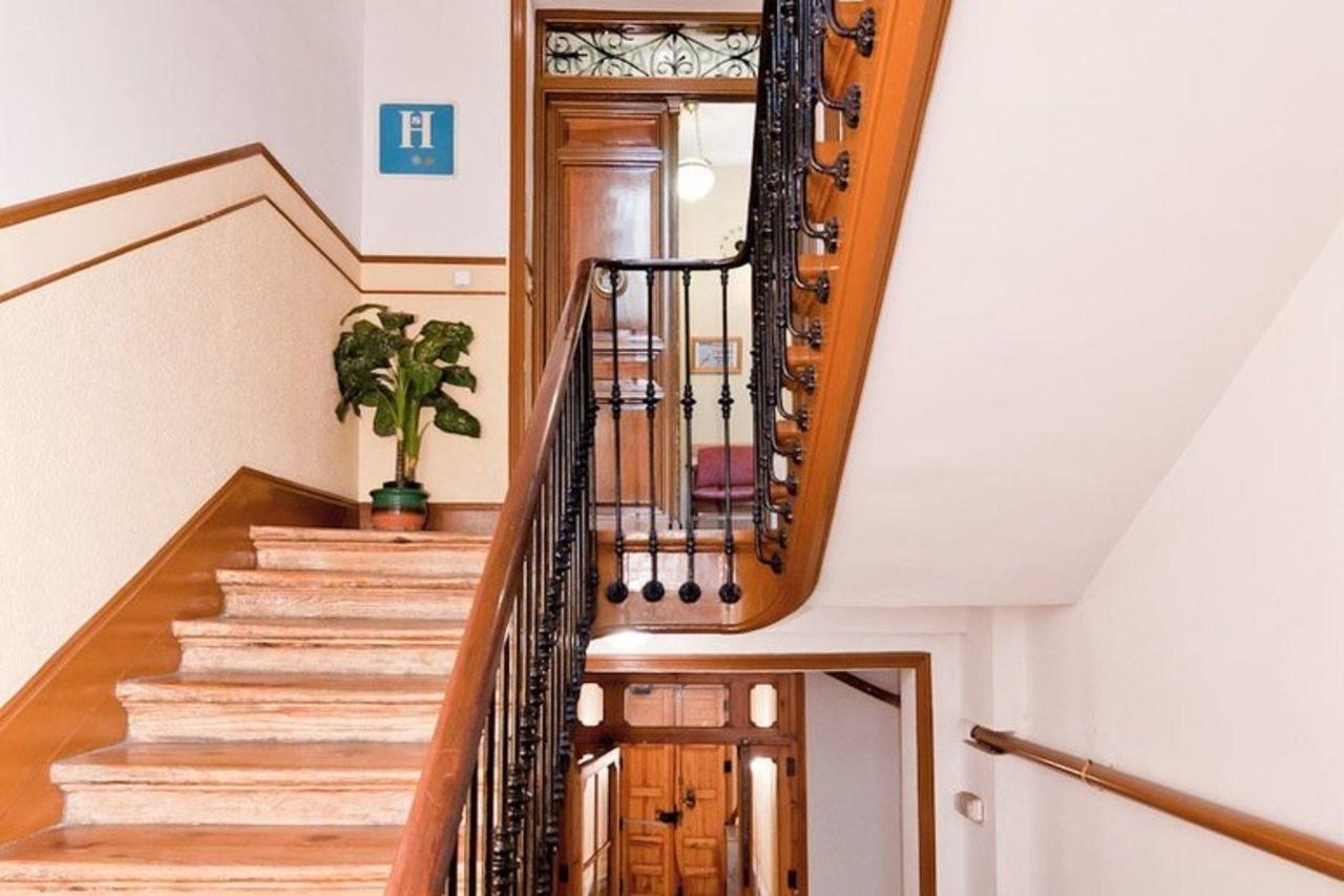 Hostal Las Cortes Мадрид Экстерьер фото