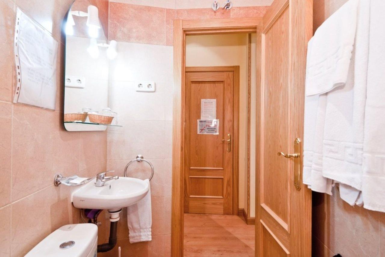 Hostal Las Cortes Мадрид Экстерьер фото