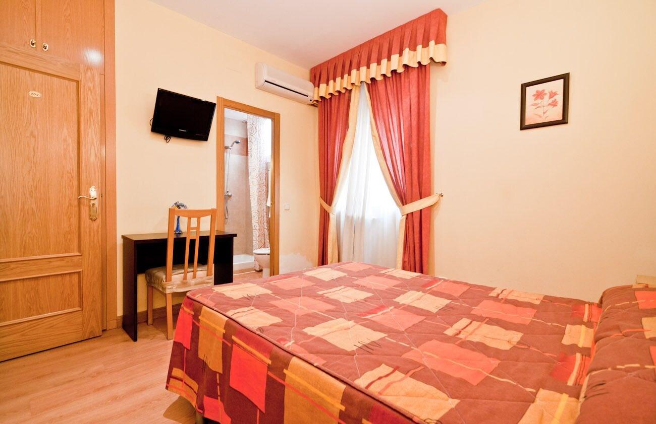 Hostal Las Cortes Мадрид Экстерьер фото