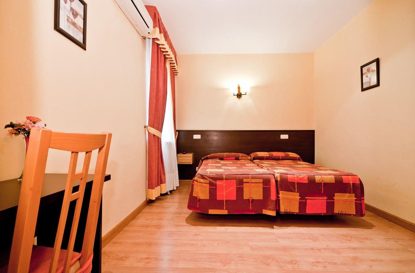 Hostal Las Cortes Мадрид Экстерьер фото