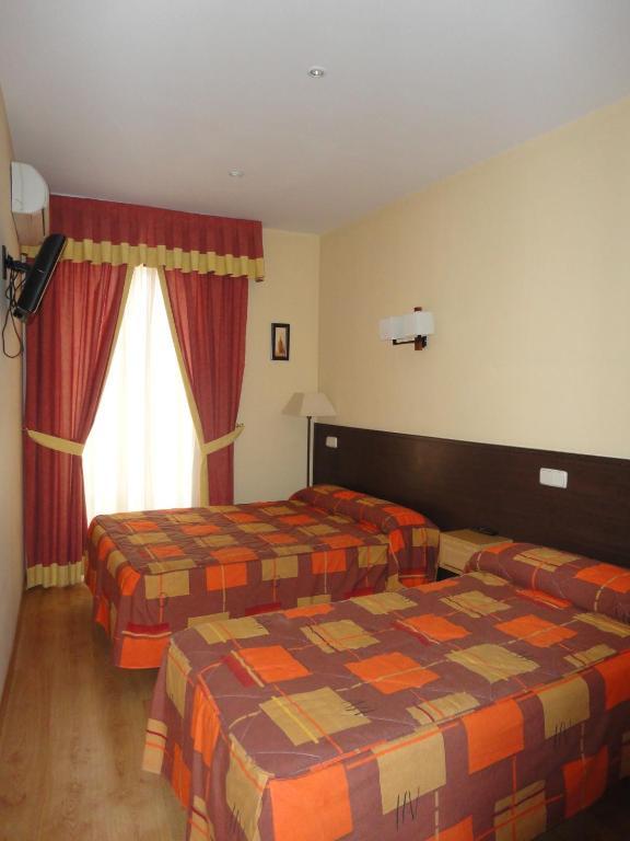 Hostal Las Cortes Мадрид Экстерьер фото