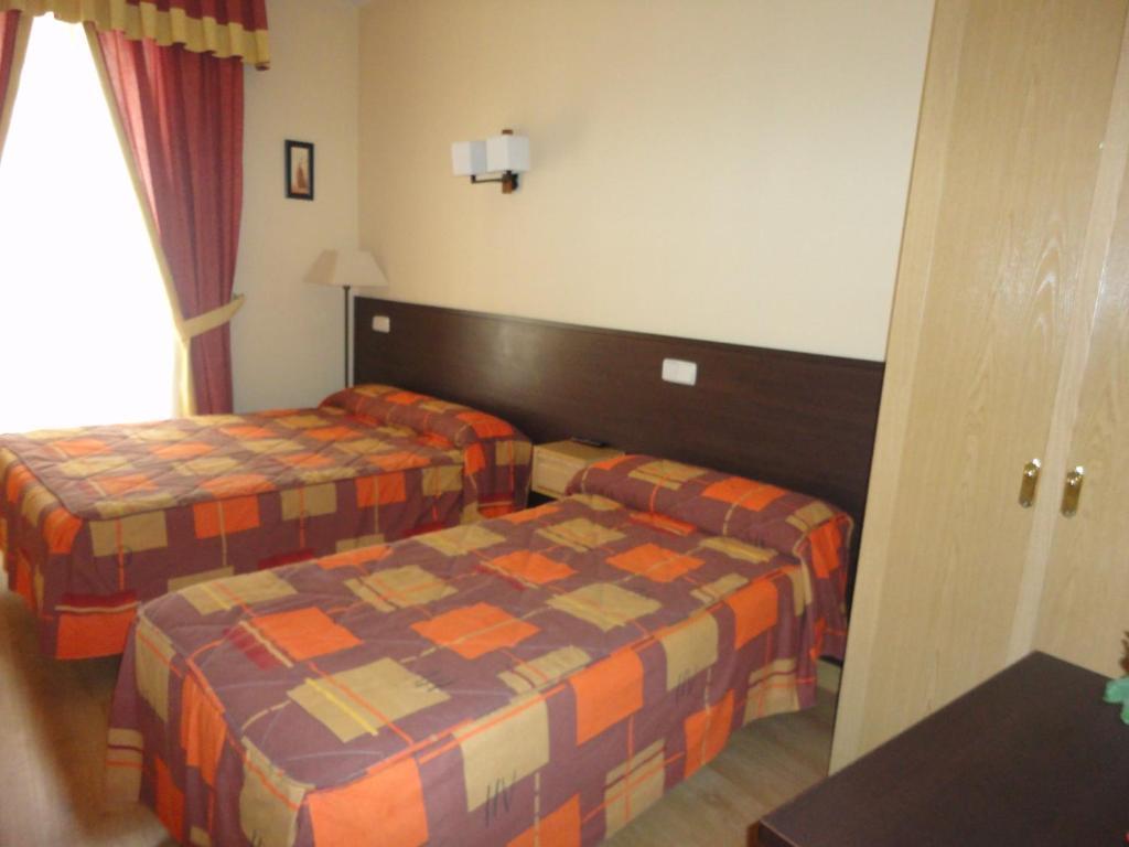 Hostal Las Cortes Мадрид Экстерьер фото