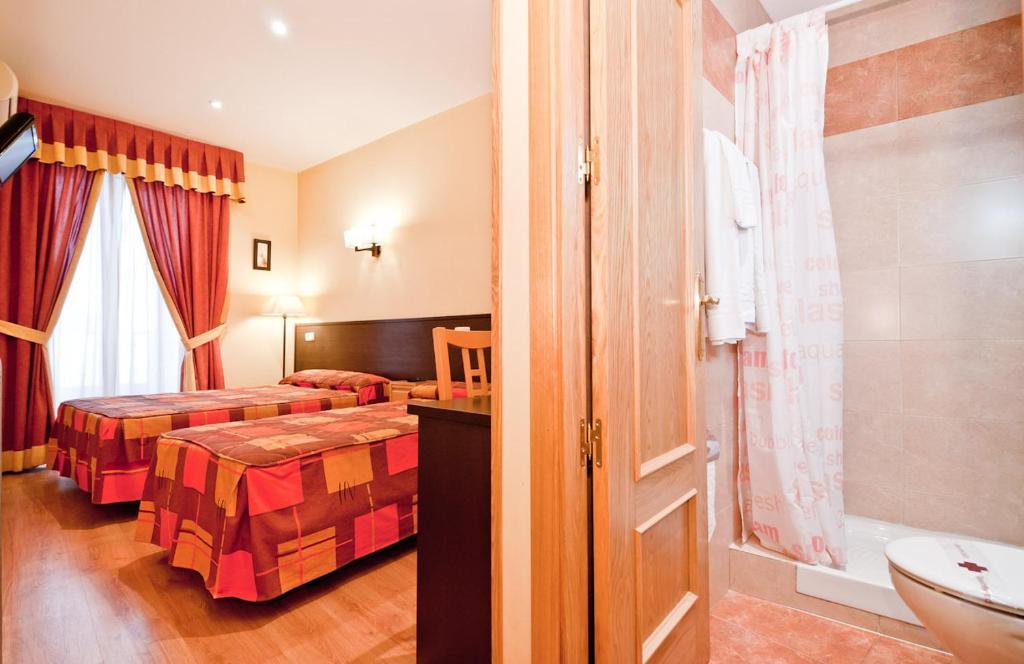 Hostal Las Cortes Мадрид Экстерьер фото