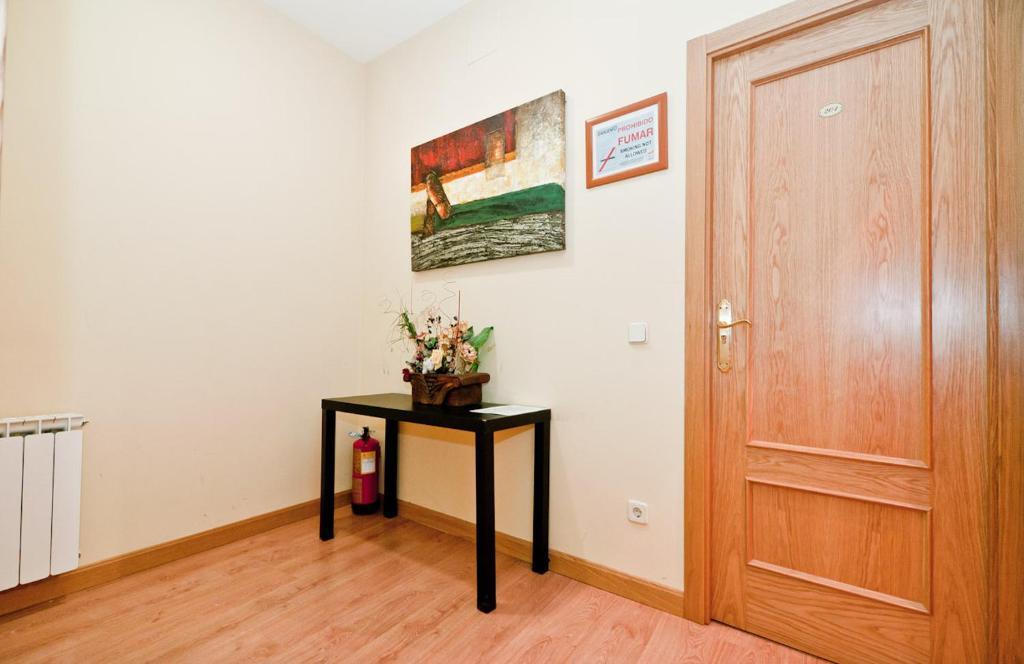 Hostal Las Cortes Мадрид Экстерьер фото