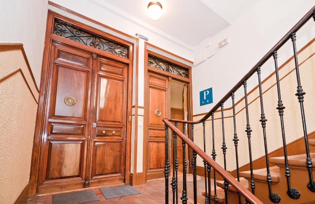 Hostal Las Cortes Мадрид Экстерьер фото