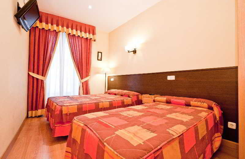 Hostal Las Cortes Мадрид Экстерьер фото