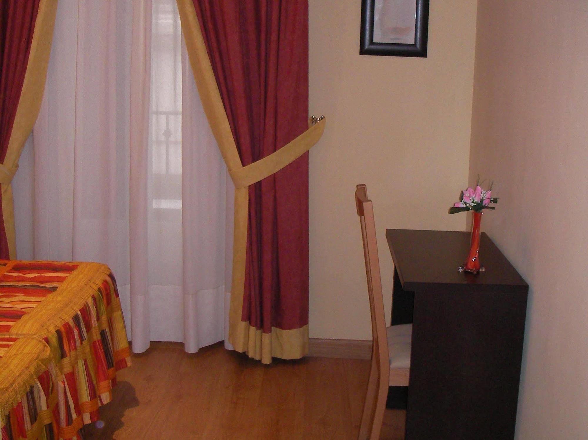 Hostal Las Cortes Мадрид Экстерьер фото